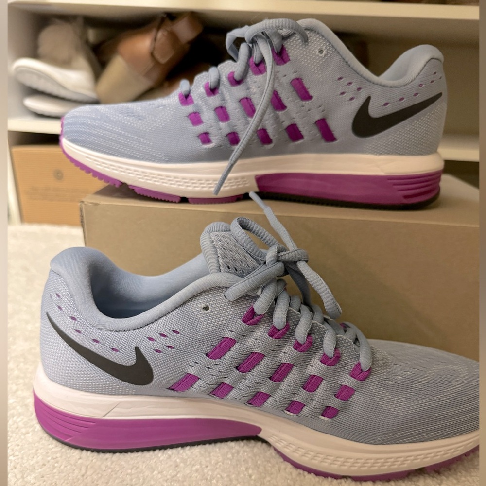 Nike Running Shoes - Zoom Vomero 11. Size 7.5